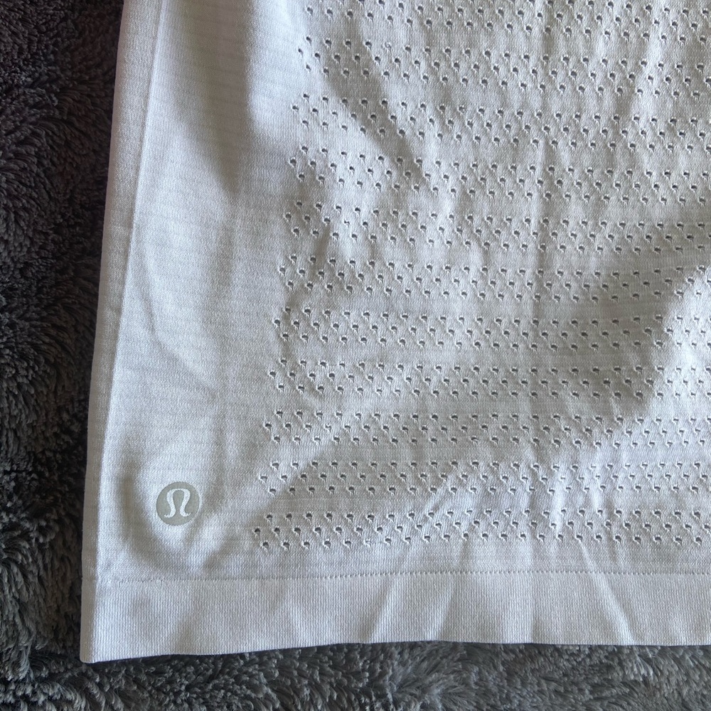 Lululemon workout shirt